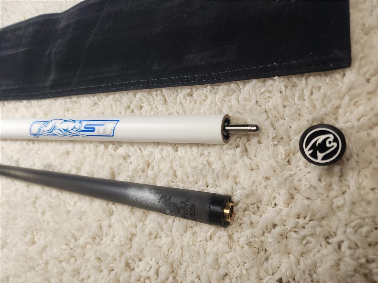 Predator Sport 2 Volt No Wrap Pool Cue Uniloc Bull Carbon 12.25 Shaft New!!