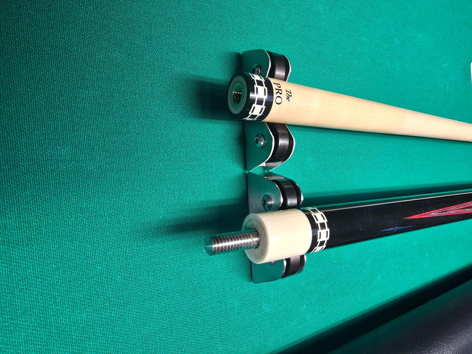 Meucci MEHOF04 Gambler Jokers Pool Cue 19oz Free Hard Case