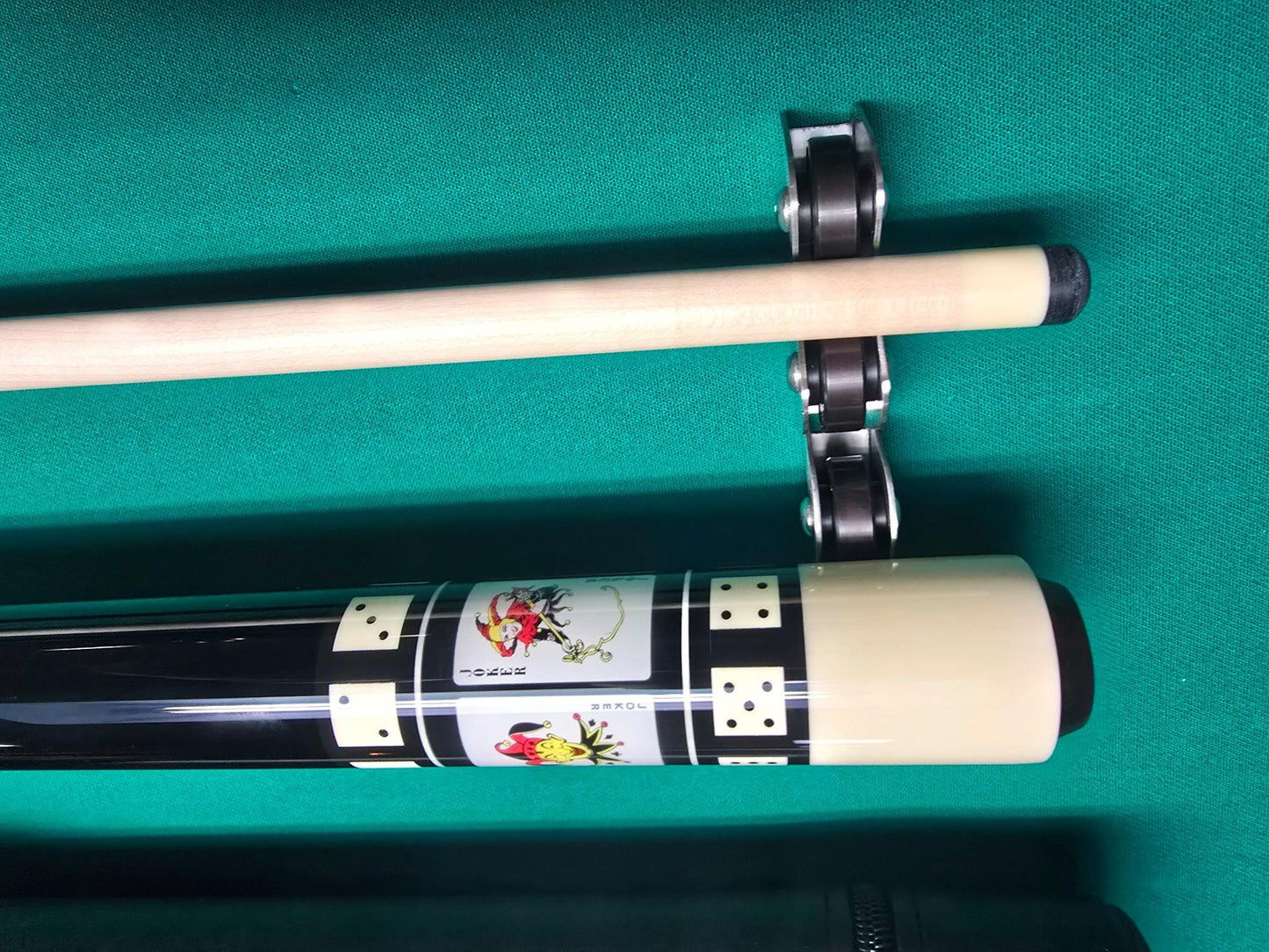 Meucci MEHOF04 Gambler Jokers Pool Cue 19oz Free Hard Case