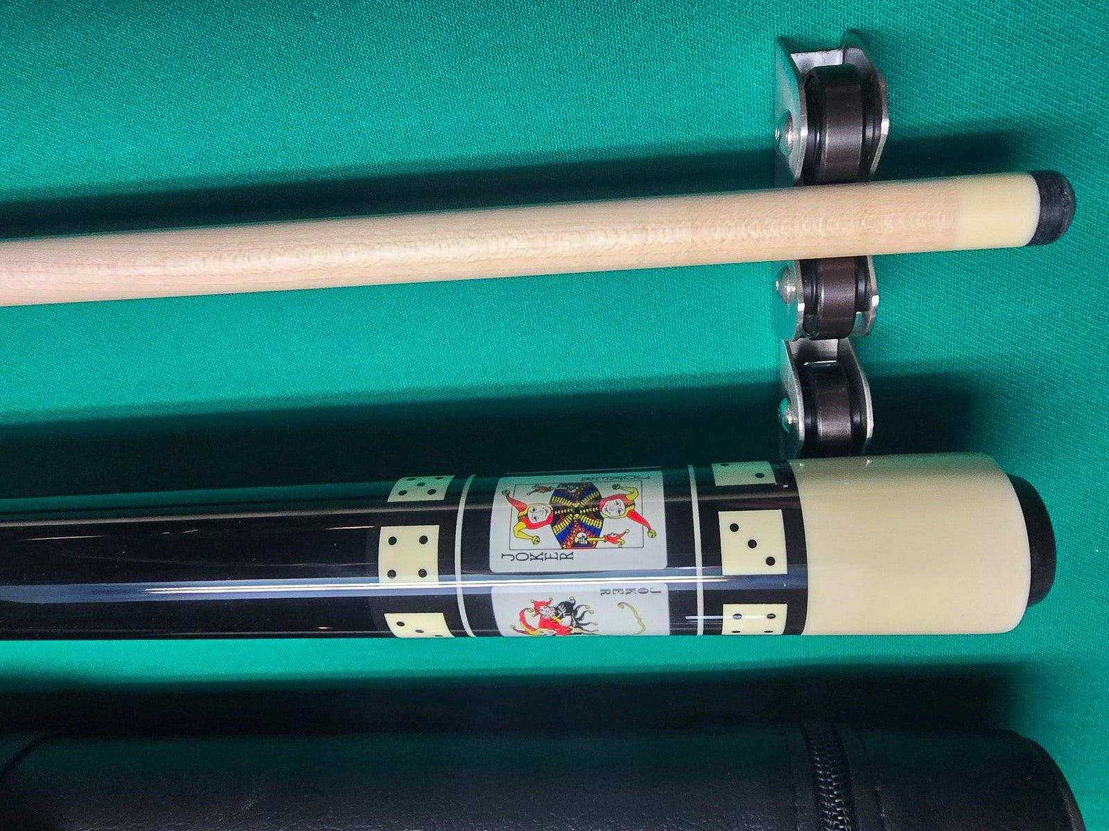 Meucci MEHOF04 Gambler Jokers Pool Cue 19oz Free Hard Case